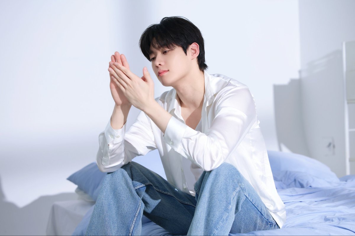 BacNgoc286332's tweet photo. Chào ngày mới với ẻm cún trắng xinh nhé 🩵🩵🩵
#Kimyoonsik #김윤식 https://t.co/mzXFuUpYvM