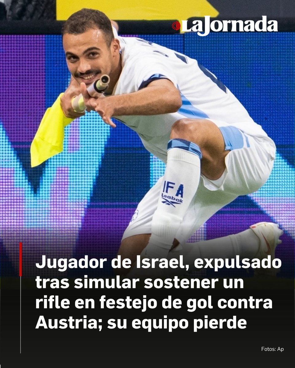 lajornadaonline's tweet photo. El delantero israelí Saied Abu Farchi igualó a 1-1 de manera momentánea el marcador al minuto 55 tras un remate de cabeza. Todo parecía transcurrir normal hasta que al momento de celebrar tomó un banderín de una esquina de la cancha con el cual simuló disparar una pistola. 

El gesto le valió una segunda tarjeta amarilla, cuatro minutos antes había sido amonestado por el silbante, por lo que se fue expulsado. La decisión desató una polémica, al tiempo que Austria aprovechó para sentenciar la victoria.

Lee la nota: https://t.co/GYa857FcBt