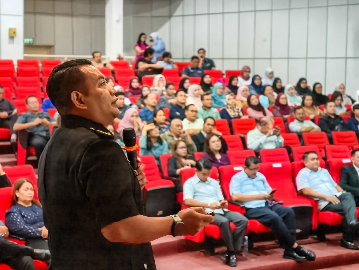 JapenSarawak's tweet photo. @komunikasi_gov @JPenerangan @erwinkhairulahm FOTO | PROGRAM BICARA @ INTEGRITI BILANGAN 3 TAHUN 2026 ZON SARAWAK : Ceramah 1 SPRM

🗓️ 25 September 2026 (Jumaat)
📍Auditorium, Perbadanan Kemajuan Filem Nasional Malaysia (FINAS) Cawangan Sarawak

#RancakkanMADANI
#MADANIBekerja
#TaatSetia
#JAPENSarawak https://t.co/OGY53nHcYM