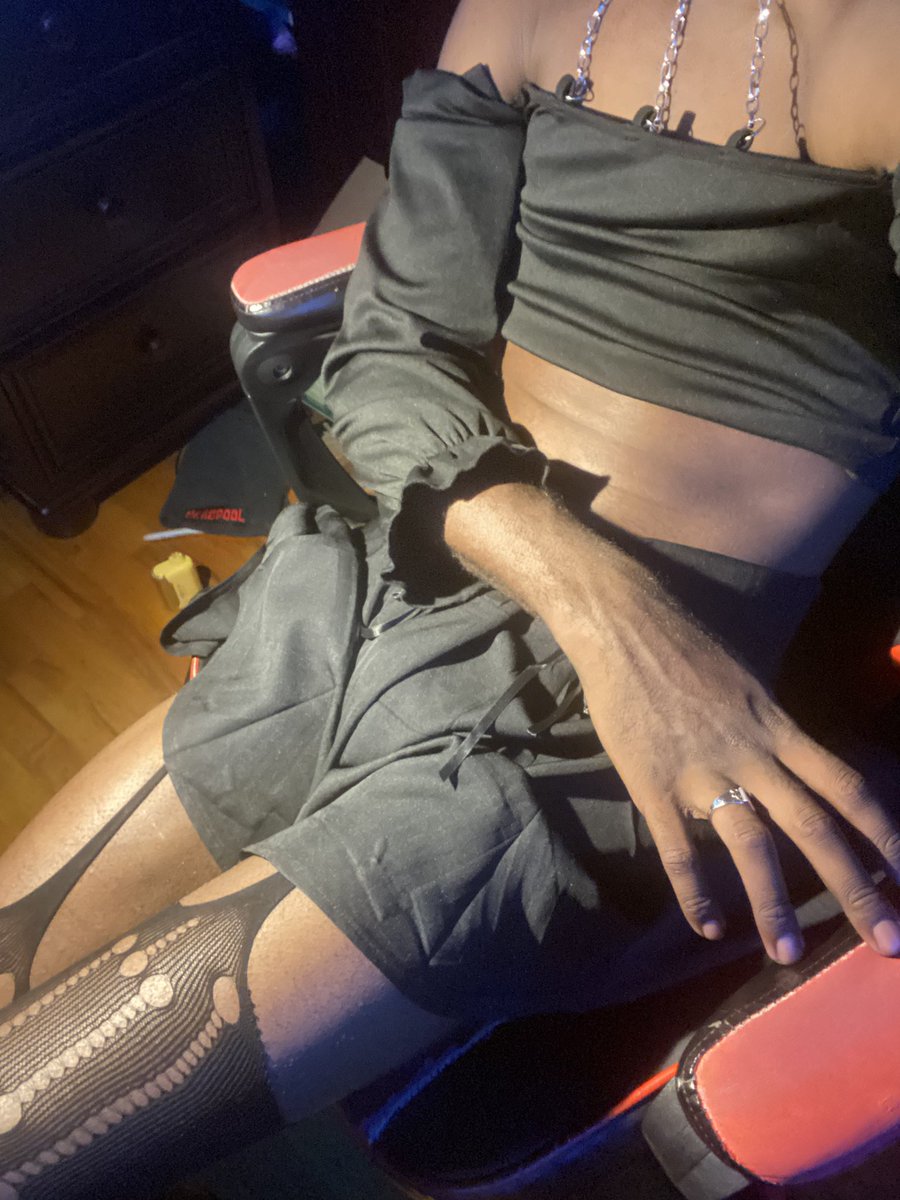 ablackfem's tweet photo. Yaaaasssss #femboy #fishnets https://t.co/aZc2rZTlF4
