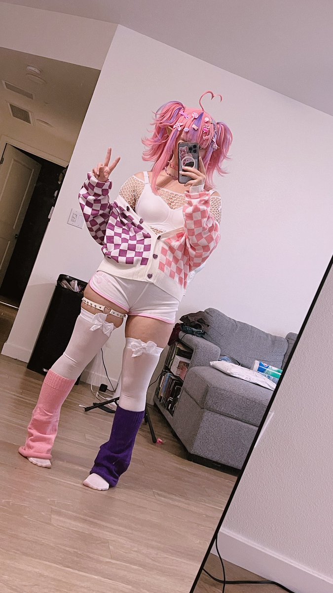 XC2nia's tweet photo. decora @ironmouse try on!! :3 💕 https://t.co/t8Qlt73l7L