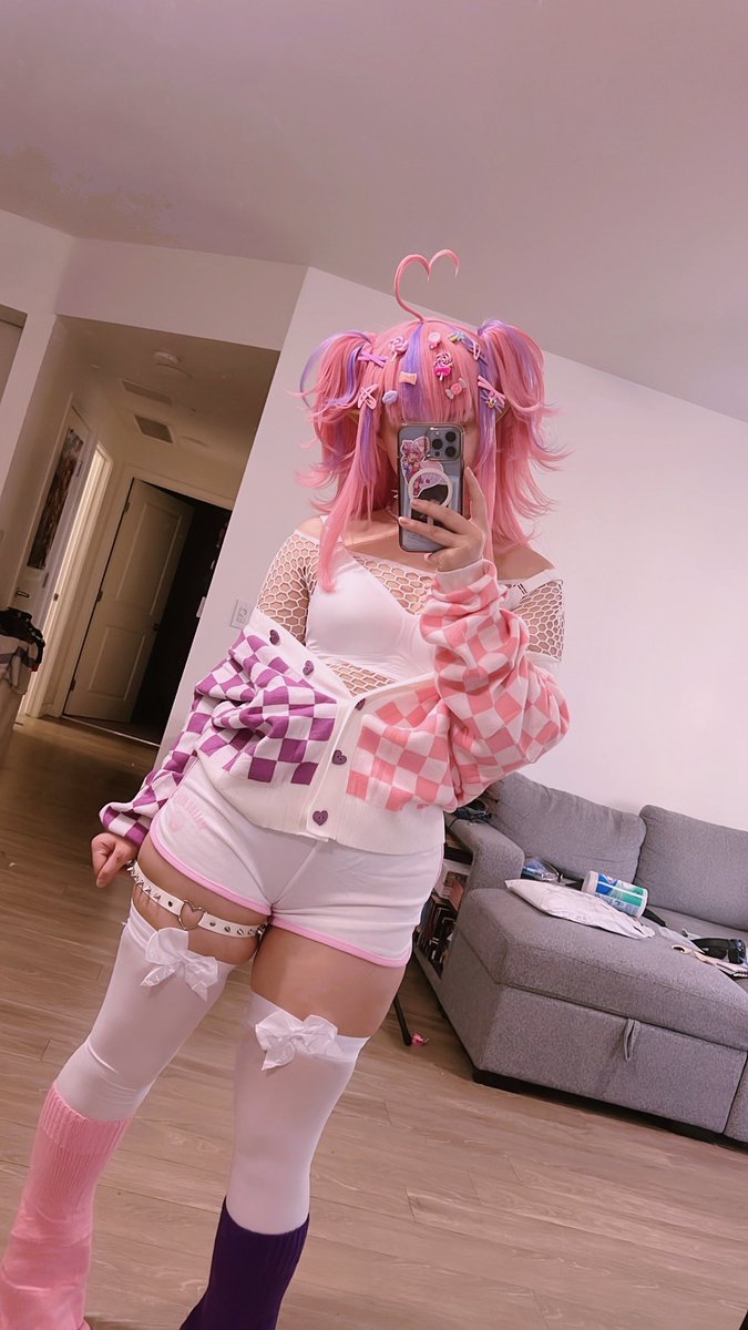 XC2nia's tweet photo. decora @ironmouse try on!! :3 💕 https://t.co/t8Qlt73l7L
