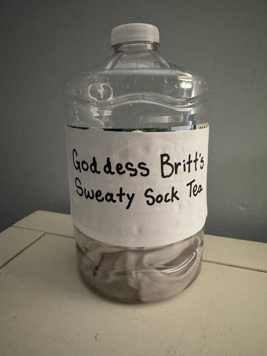 m2830572's tweet photo. Preparing my first batch of @PrincessPtyFL1 foot tea ☺️ Thank You Goddess https://t.co/Pmekt6svKK