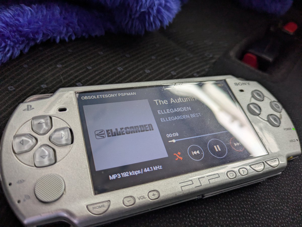 kazgame7's tweet photo. いまさらPSPで
PSPMANなるアプリ入れて
たいして良くもない音で
音楽を聴く
なんか良い♫
#PSPMAN #PSP #なんかいい https://t.co/eH3TYnaoSA