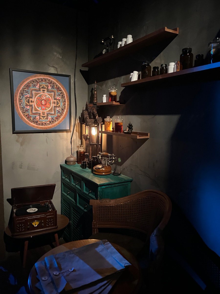 BlossomRowlette's tweet photo. Locked in a dim 1980s lab—solve 5 twisted puzzles before the timer hits zero to escape!， https://t.co/9o7Ww3nXDD