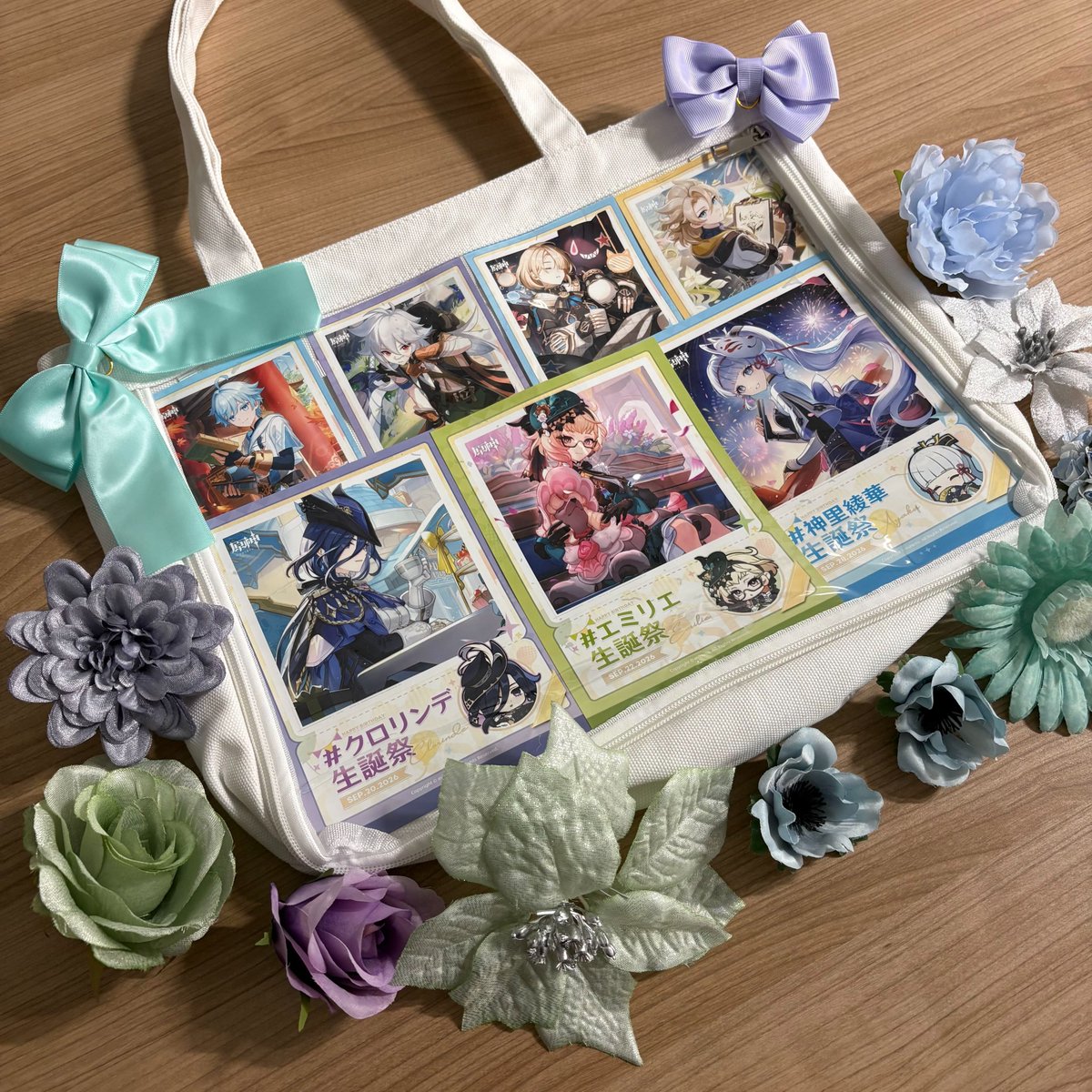 famimaprint's tweet photo. #ファミマプリント で原神　9月絶賛販売中📢

📷キャラクター生誕祭ブロマイド
🗓️オリジナル描きおろしカレンダー
🎮誕生日キャラステッカー

推しでいっぱい💞
今月も生誕キャラをどう飾るか教えて🎉

🎂Happy Birthday   #重雲 #レザー #アルベド #クロリンデ #アイノ #エミリエ #フレミネ #神里綾華 #ニコ

詳しくはコチラ🔽
https://t.co/Ffftcan63s
#ファミマプリントで原神 #原神 #推しはこう飾る