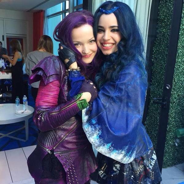 glitzertropfen's tweet photo. Nilam y yo en todos los universos posibles <3 https://t.co/g58eEuOUb6