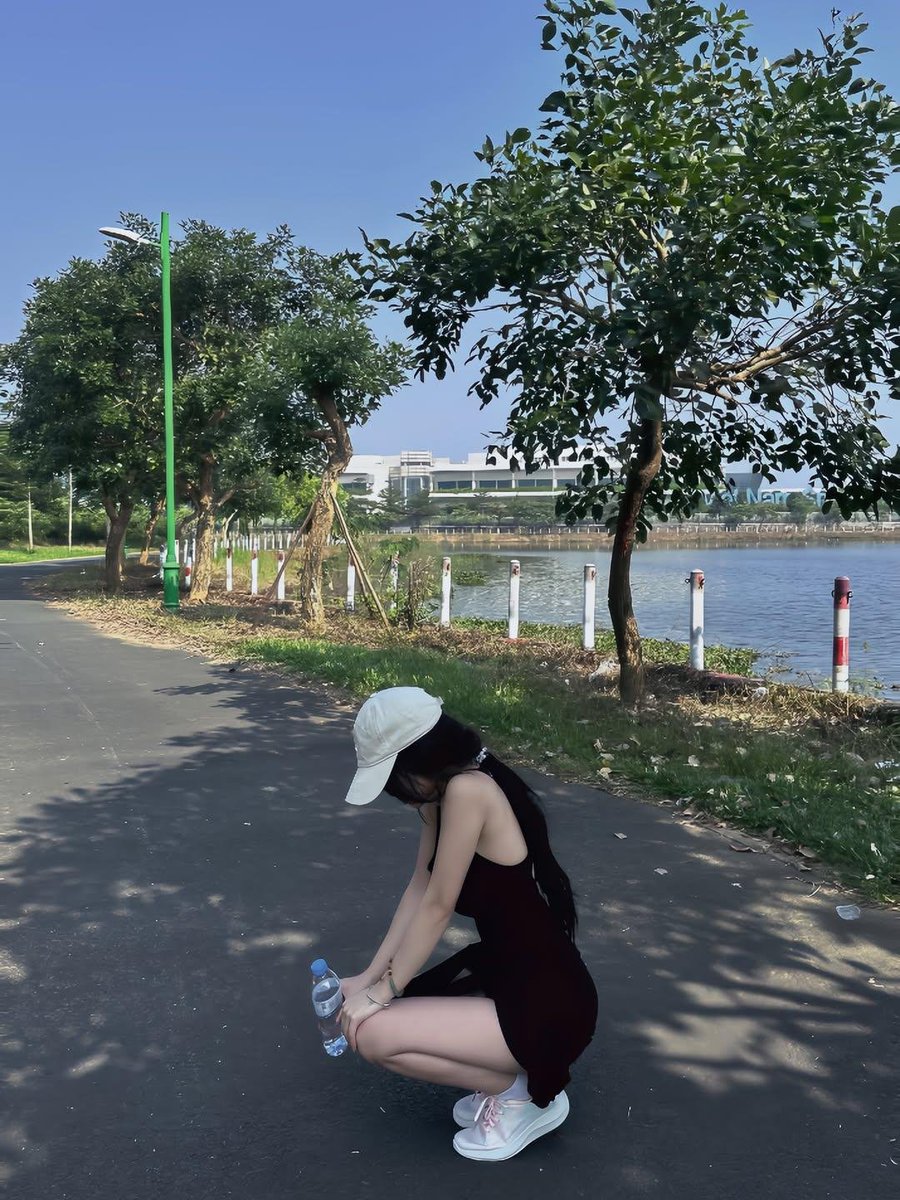 JimmyNguyen2x's tweet photo. Mới nhận ra chạy bộ ở ngoài ngộp hơn trong phòng tập https://t.co/LrafetDwDR
