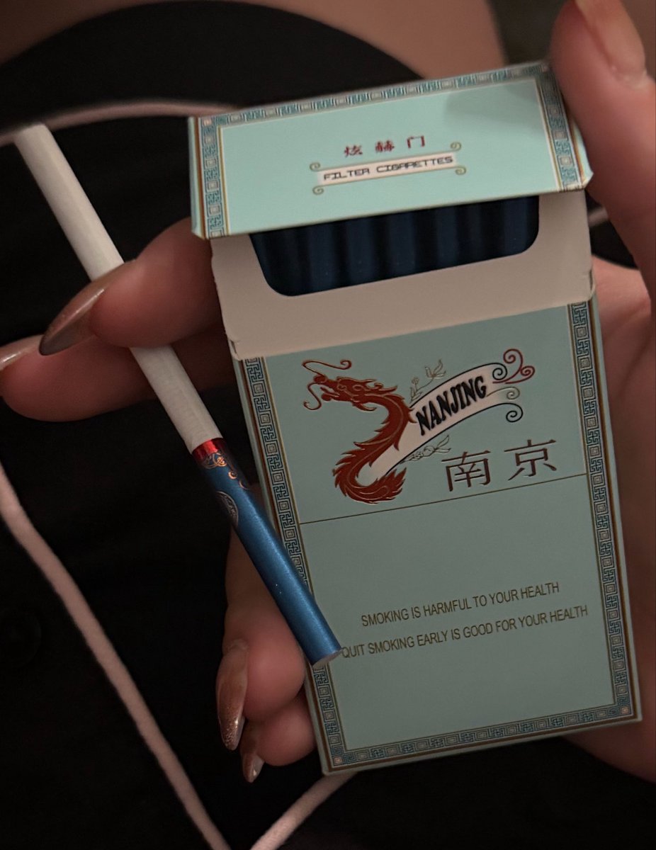 jutdwaebin's tweet photo. para mi unos cigarros chinos y para el PUTO de mi novio un vape sabor miami mint porfavor https://t.co/N7qQMZ1NrF