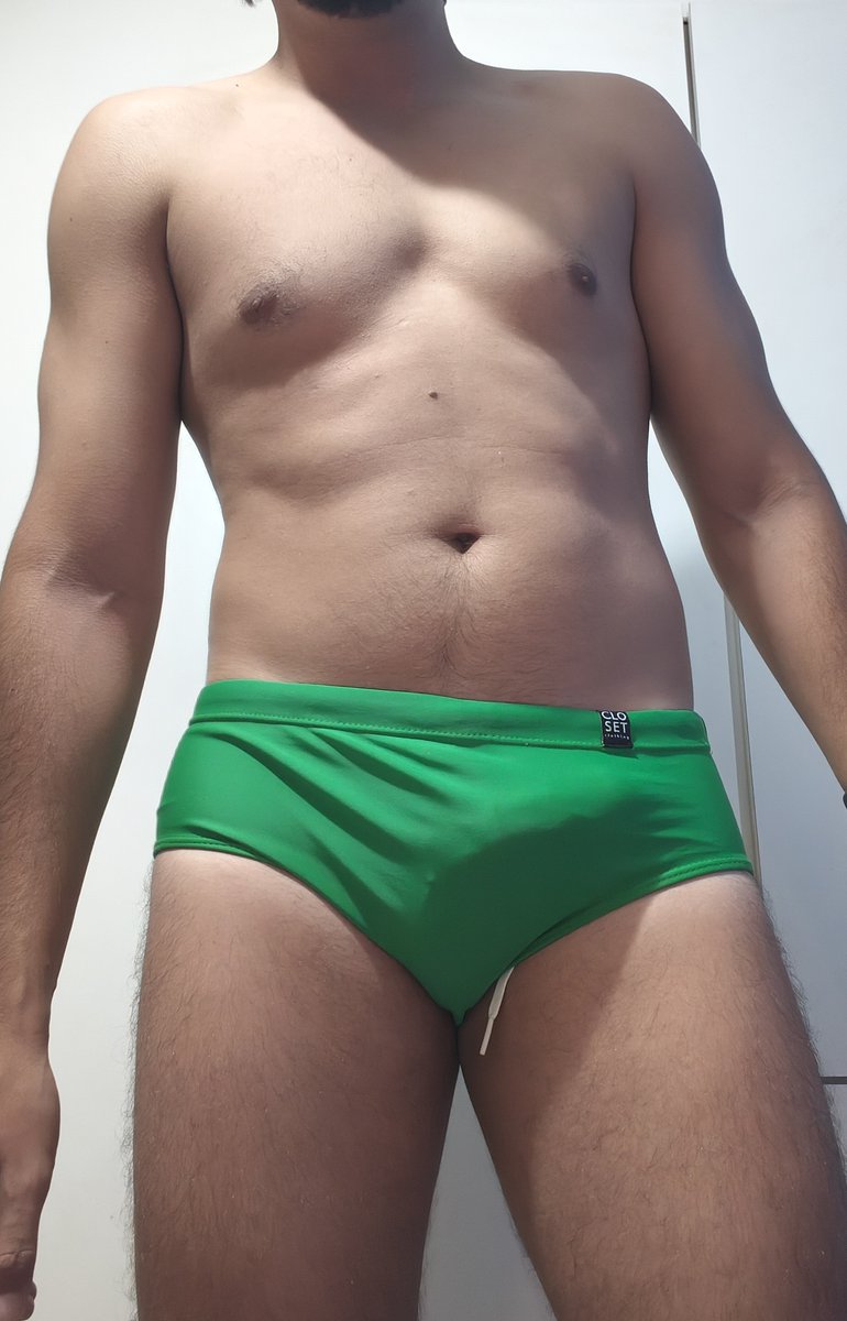 sungavicio's tweet photo. @SungadoInterior Se eu topo? Já tenho até uma sunga igual 🌚 https://t.co/o7CnA6I7T7