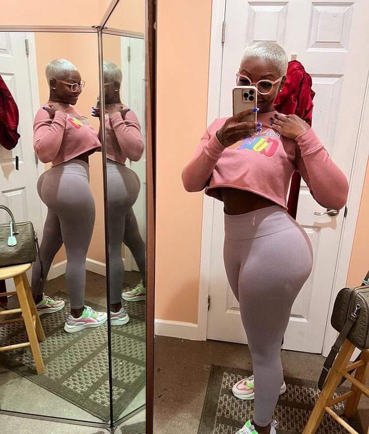 debrajackson156's tweet photo. Can you handle?👀😅 https://t.co/0lEx1Ek2jO