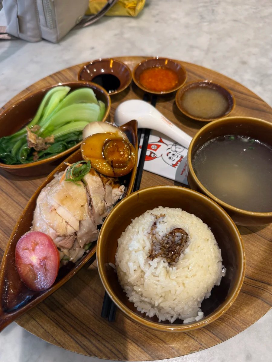 ModernFirm's tweet photo. #シンガポールグルメ
#海南鶏飯 https://t.co/t4z0Kdfex0