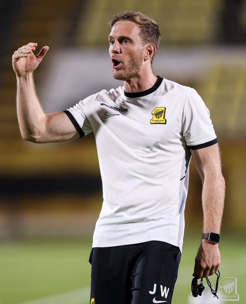 ittfc30's tweet photo. المفارقة التي تستحق التوقف عندها :

الشباب خارج المنافسة ، لكنه يبني حول مدربه ويعزز جهازه الفني بكفاءات متخصصة ، وآخرها أوليفر بارتليت كمعد بدني

الاتحاد في المقابل منافس ، ومع ذلك لا يزال الجهاز الفني لا يحظى بنفس حجم الدعم والتعزيز 

فريق خارج السباق يستعد لما بعده .. وفريق في المنافسة لا يزال يبحث عن ابجديات المنظومة ، جودة العمل الذي يحدث خلف الكواليس مهمة جدًا لكن في الاتحاد لا يوجد ابدًا اي عمل يدار خلف الكواليس ، امور كارثية وقرارت سيئة جدًا 🟡⚫️