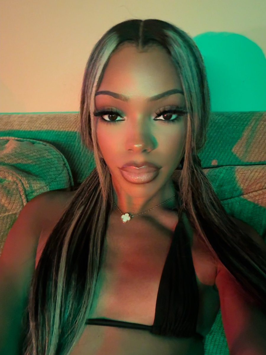 spoilmeinyen's tweet photo. hot girls rock pigtails https://t.co/1bQZu5rmEa