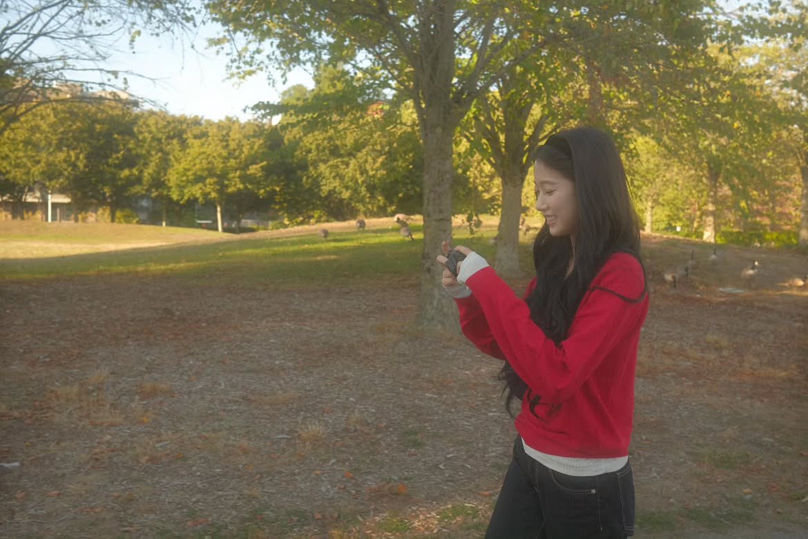 FIMBASE's tweet photo. [INSTAGRAM] 260925 | zuhazana
🎵Lizzy McAlpine - The light in the painting 

(1/5)

#KAZUHA #카즈하
#LE_SSERAFIM #르세라핌 https://t.co/0jro2l4eWT
