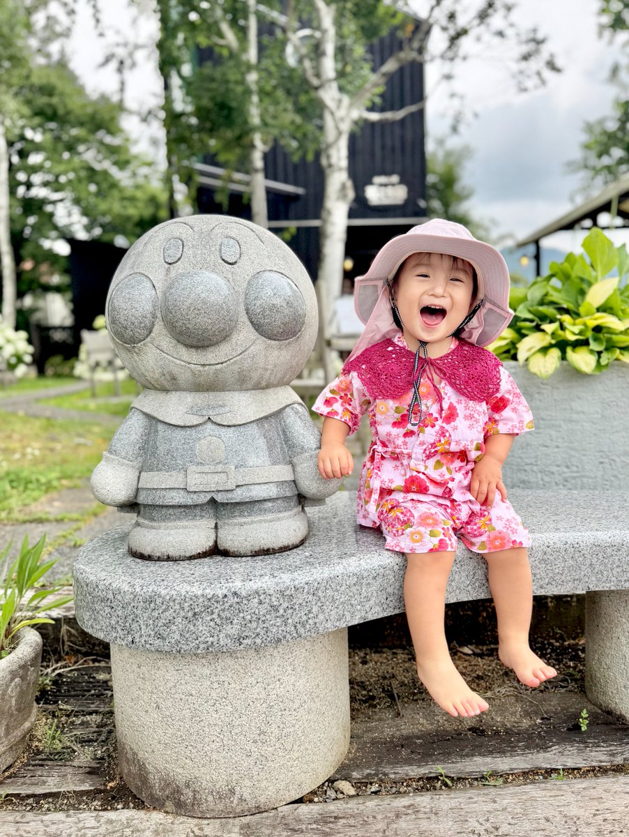 mothkeehi's tweet photo. 【☔️金曜日！今週もお疲れ様でした】
連休明けの長い1週間、お疲れ様でした👏✨
今週末は雨や曇り予報ですが、実は「湿度が高くどんよりした天気」こそ蚊が活発になる危険ゾーン💦
雨上がりのお散歩やベランダでの気分転換も、
モスキーヒでしっかりガードしましょう🍃
 #金曜日 #モスキーヒ https://t.co/fctfamTbkP