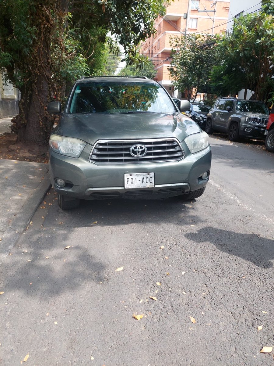 JepamGonzalez's tweet photo. @SSC_CDMX @UCS_GCDMX @En_laDelValle @_Narvarte Podrían apoyarme, andan personas amedrentando mal plan en la vida solo porque les pides que no estén estorbando tu cochera. Pueden observar que la persona (adulta de 59 años) solo le pide si se puede quitar. Esto en Narvarte Poniente https://t.co/WN5KLEvjZn