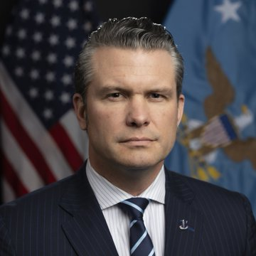 GlobalWirep's tweet photo. BREAKING: 🇺🇸 DEFENSE SECRETARY PETE HEGSETH JUST DISCLOSED HE OWNS #BITCOIN OVER $3,000,000 IN TOTAL ASSETS, INCLUDING BTC  A SITTING US CABINET SECRETARY HOLDS BTC   HUGE 📷 https://t.co/okzKwOyIKA