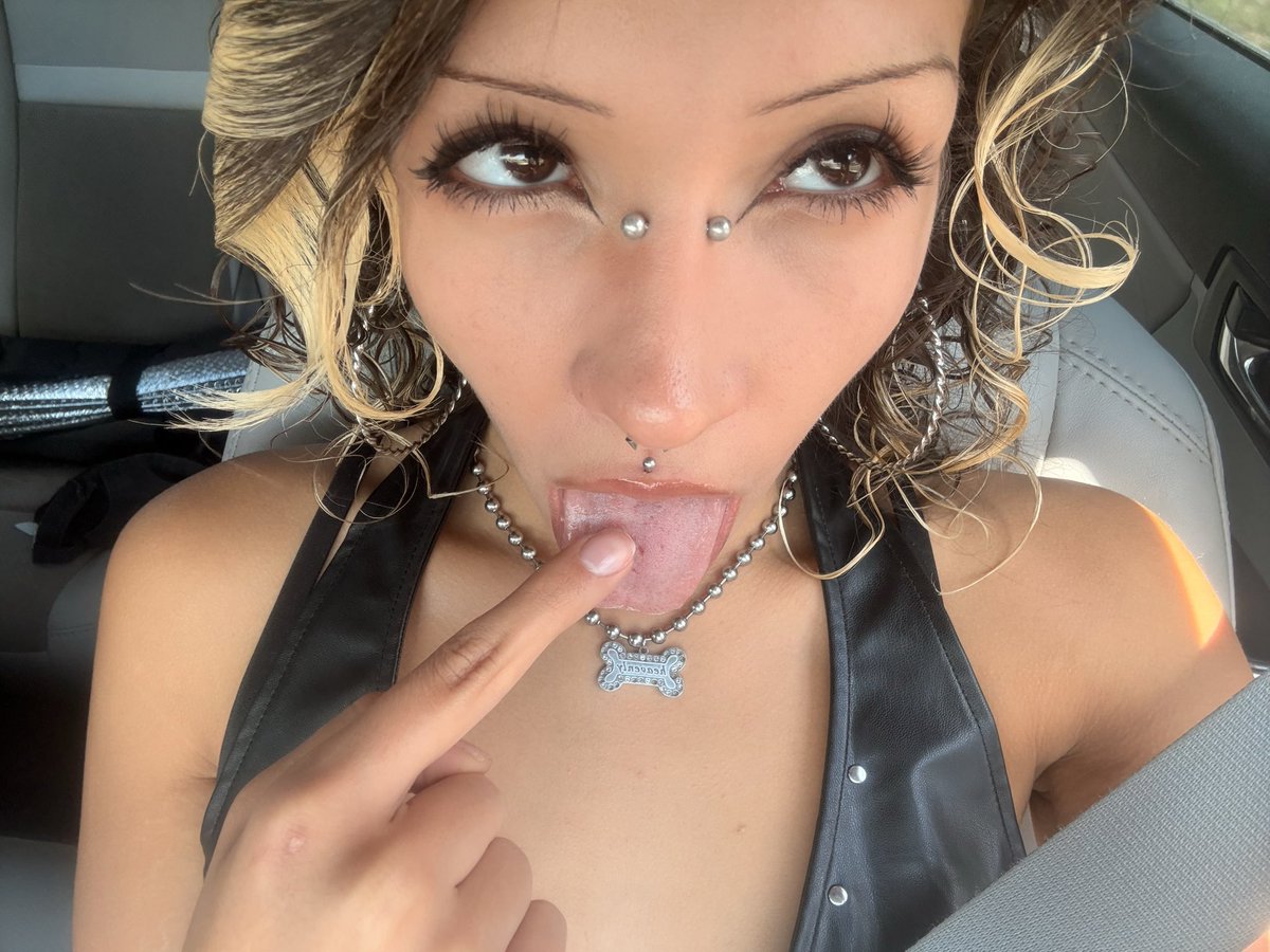 dallassellz's tweet photo. ! FREE CONTENT DEAL ! 

heart + repost 10 of my vids for a squirt vid!! 

goonette | CNC | college girl | petplay | esex | spit | feet | licking | slurp | slut