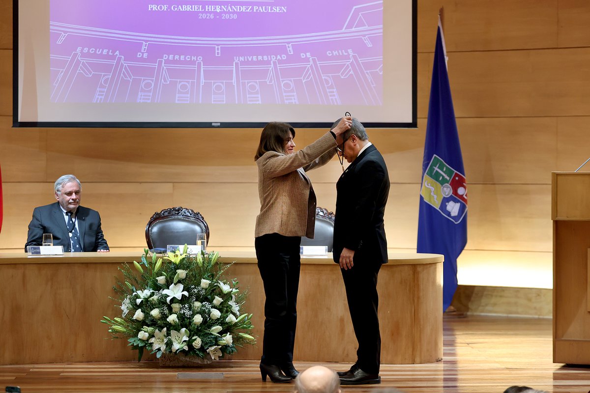 uchile's tweet photo. Profesor Gabriel Hernández asumió como decano de la Facultad @derechouchile por el periodo 2026-2030 https://t.co/e4BXf3OMS5 https://t.co/nruTD7lPbQ
