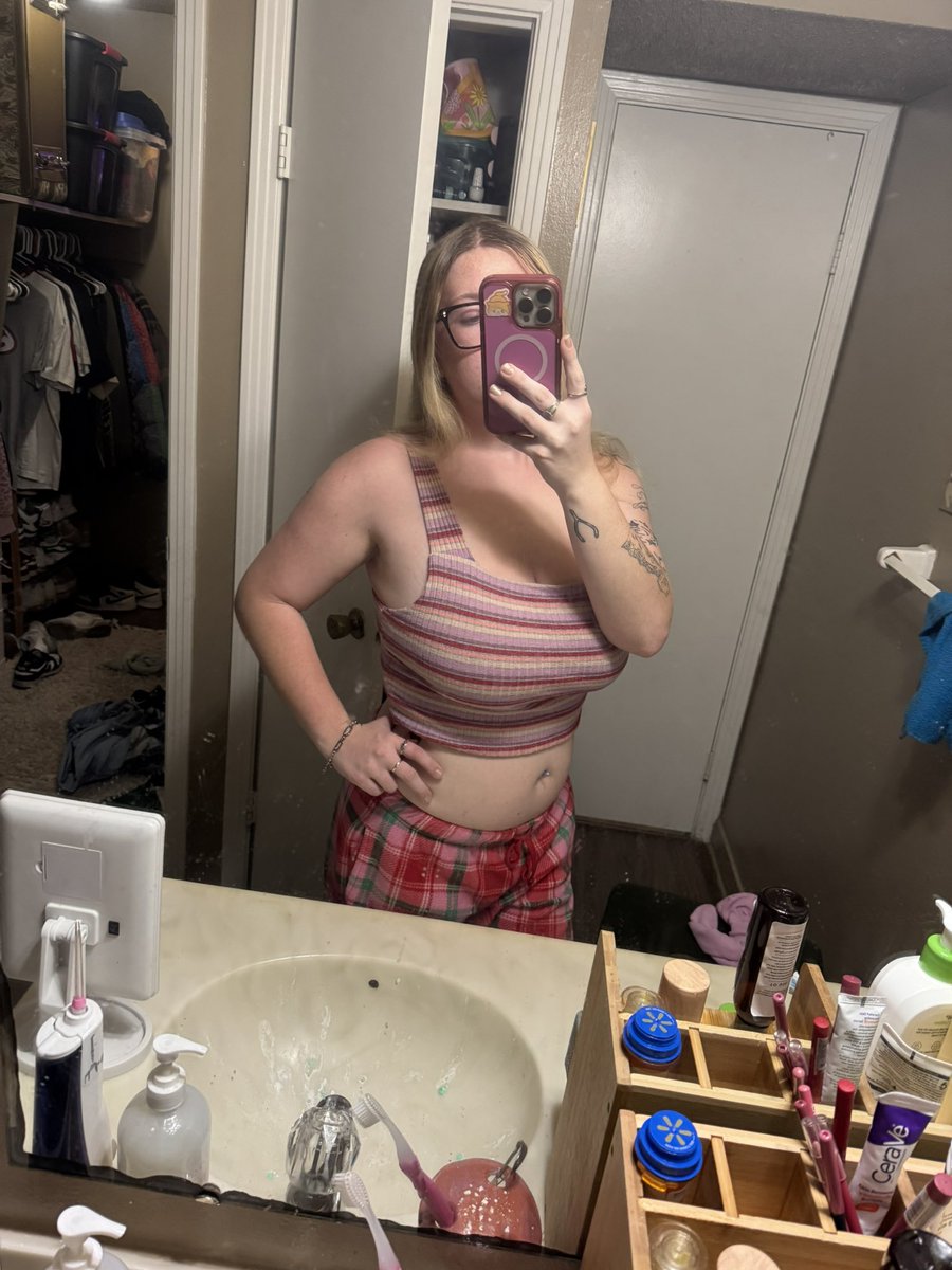 heyBabyHay12's tweet photo. Goodnight 💤 I’ll be dreaming about you 😍 #sexy #goonet #nstw #nsfwtwt #freaky #findom
#findomslave #godess #NSFW
#Goddess
#NSFWGoddess
#SexyGoddess #GoddessWorship #FindomGoddess #FemdomGoddess
#Mistress #Dominatrix https://t.co/rBPjMhLQvQ