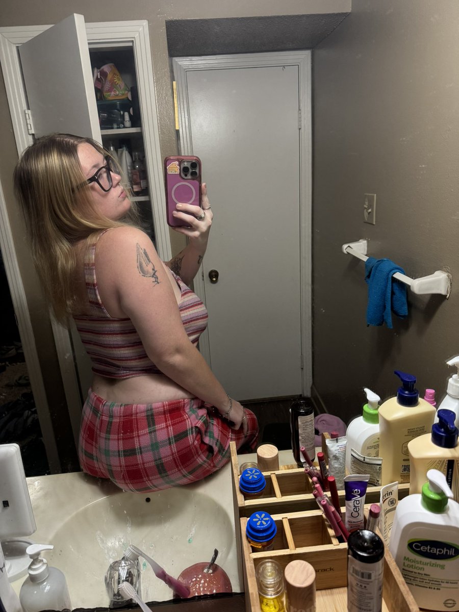 heyBabyHay12's tweet photo. Goodnight 💤 I’ll be dreaming about you 😍 #sexy #goonet #nstw #nsfwtwt #freaky #findom
#findomslave #godess #NSFW
#Goddess
#NSFWGoddess
#SexyGoddess #GoddessWorship #FindomGoddess #FemdomGoddess
#Mistress #Dominatrix https://t.co/rBPjMhLQvQ