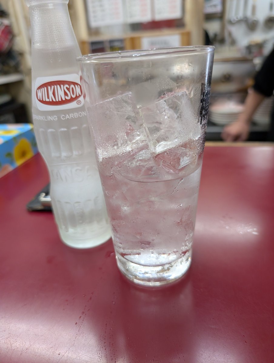 maru318's tweet photo. @Layla_tomomi ソーダ入れる前にこんだけ焼酎入ってるの怖くて怖くて週に3度しか通っていません！ってかお久しぶりです！！ https://t.co/IsVgAj5SY1
