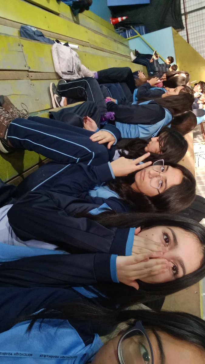 wishukie's tweet photo. solo puedo pensar en el tiempo que ya no nos queda https://t.co/erm2jfojG3