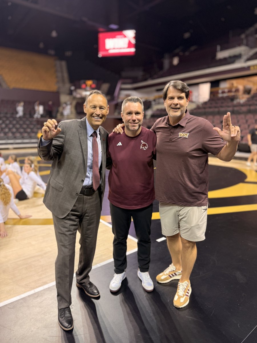 kdamp's tweet photo. The first @pac12 team to pick up a conference game? Your @TxStateBobcats! 

Congrats to Coach @shuiet8 &amp; @TexasStateVball for leading the way with a 3-0 win over Utah State! Great crowd @txst students, @TxStDSweets, Rally Cats, Hell Cats, @TXSTCHEER, fans &amp; @txstatealumni!🐾⭐️🏐 https://t.co/3gG8u3KaRb