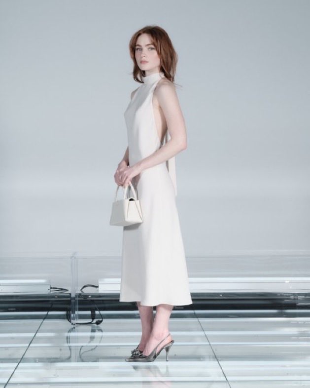 Indie5051's tweet photo. Sadie Sink para Prada https://t.co/YJ5UUjX6WI