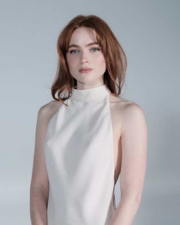 Indie5051's tweet photo. Sadie Sink para Prada https://t.co/YJ5UUjX6WI