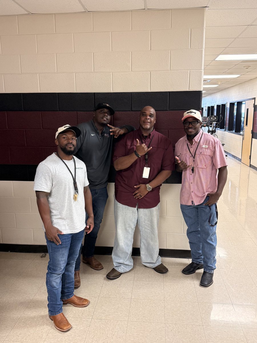 jomaul66's tweet photo. My dawgs!!! Western Day at #TheRanch #WWATR #OHOH #EATT
BRICK-BY-BRICK https://t.co/vACocbJ3zo