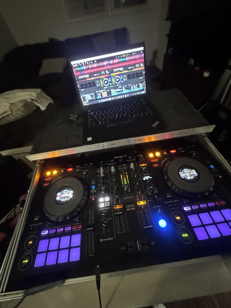 beltrashawty's tweet photo. i refuse to be the only person in this city who doesn’t know how to dj #classisinsession https://t.co/IJawnXld81