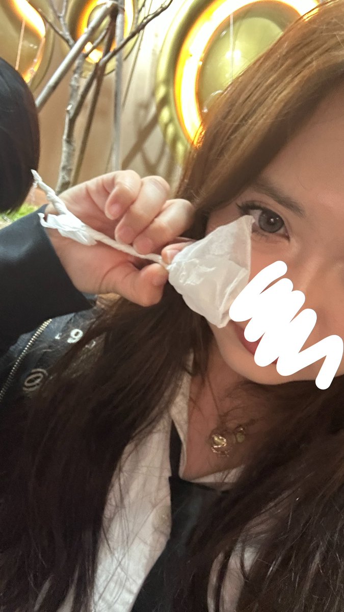 dimorexer's tweet photo. my friend made the flower and gave it to me after yedam took it 🥹 https://t.co/lQsiMMcN9W