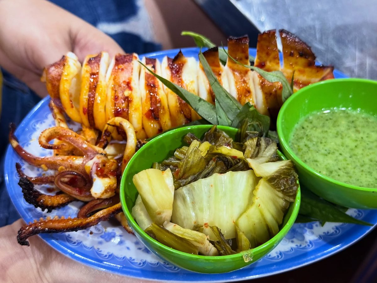 chloethomas3f1o's tweet photo. Grilled clams with chili salt. Smoky, juicy, and bursting with flavor—each clam is perfectly grilled and topped with spicy chili salt for the perfect balance of heat, saltiness, and freshness. Who’s craving this? https://t.co/qnVyq3onpn