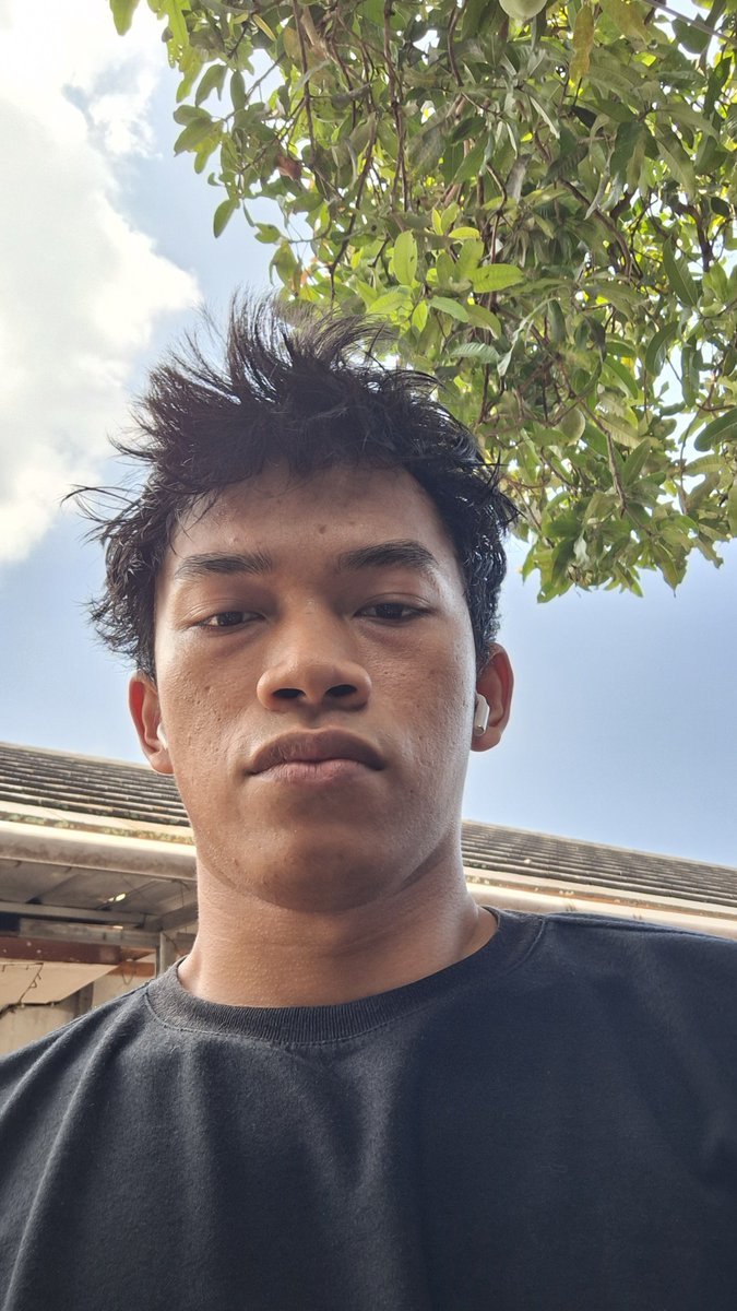 Ghaniar22's tweet photo. Udah 3 bulan gk gym, bb sekatang 66 dan cungkring, tunggu gw kerja https://t.co/RItNlJzish