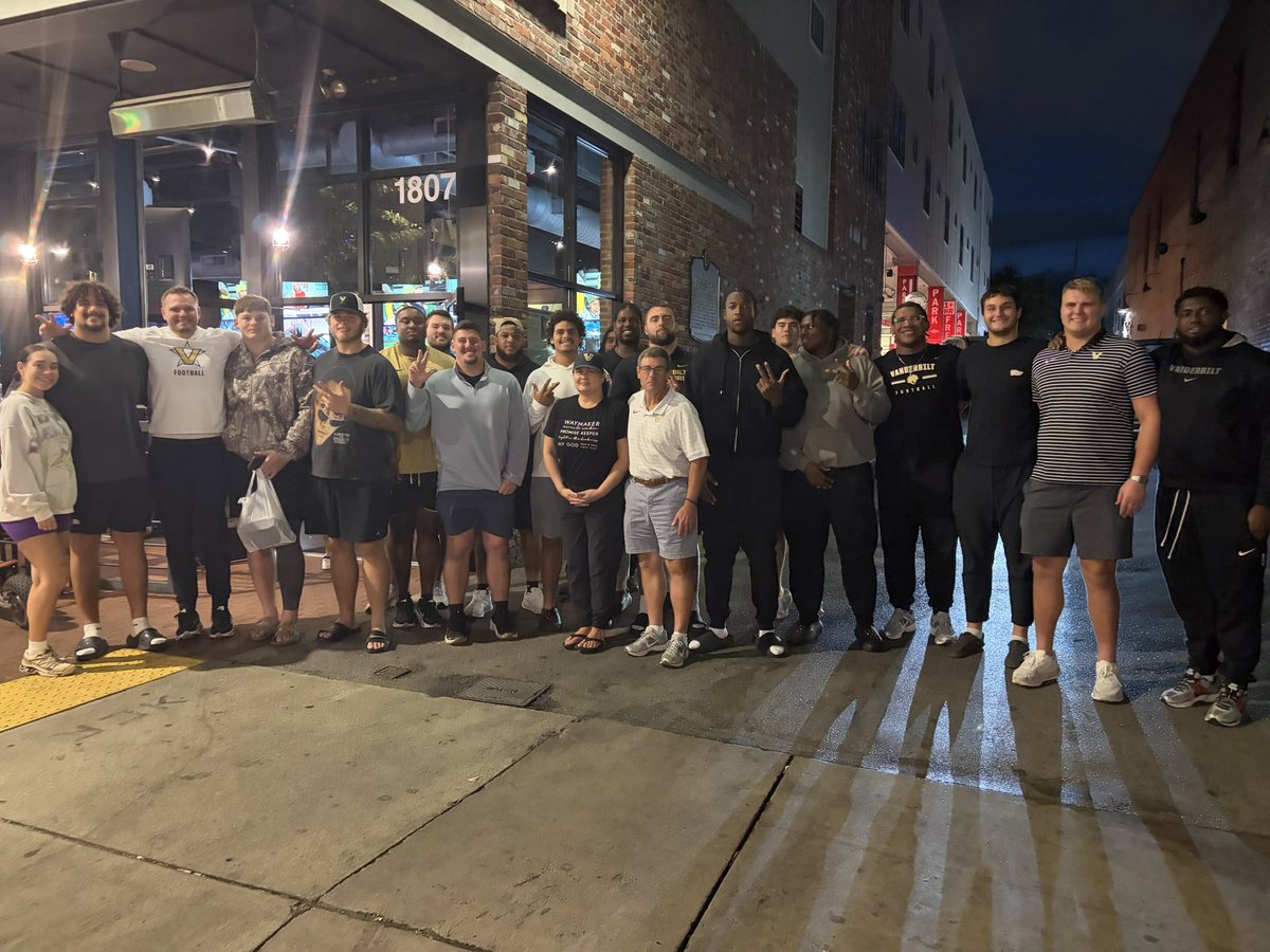 FBCoachK's tweet photo. Excellent evening with The VUnion celebrating our September birthdays, life moments,  and the beginning of SEC play. #FiveAsOne #UnionPride #RunToWin https://t.co/njpUOk2K8g
