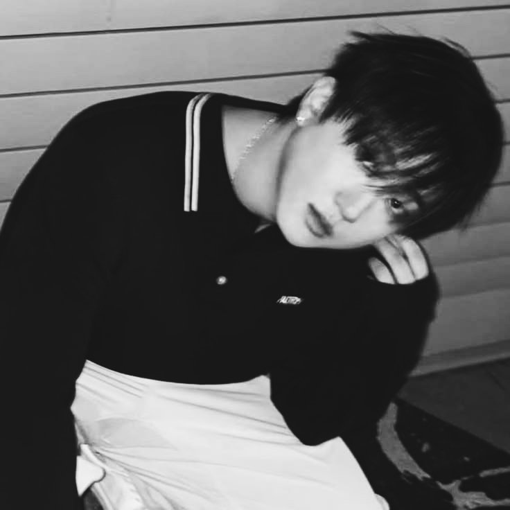 shoyexwoo's tweet photo. oh.. we should be 𝒍𝒆𝒈𝒆𝒏𝒅𝒂𝒓𝒚 𝒍𝒐𝒗𝒆𝒓𝒔  ִ ࣪𖤐

                             ˗ˏˋ ★ ˎˊ˗

#SSD #StaySelcaDay #Changbin #StrayKids #빈 #스트레이키즈 https://t.co/5nT48VvxQz