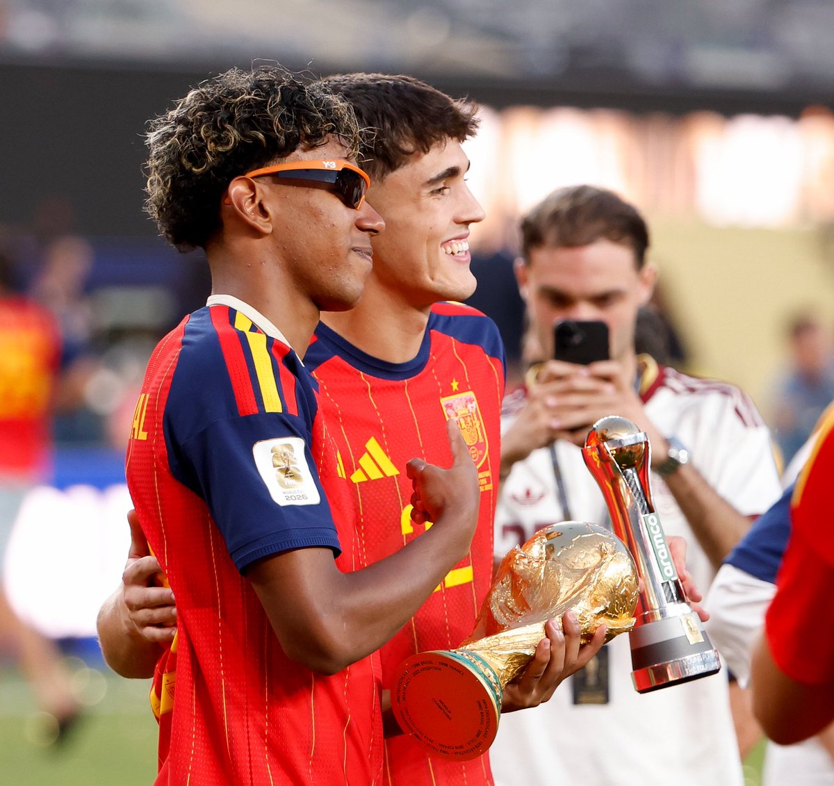 🌕✨ Lamine Yamal: “Last year, for me, Cubarsí was the best young player in the world”.  “Either the Kopa award …