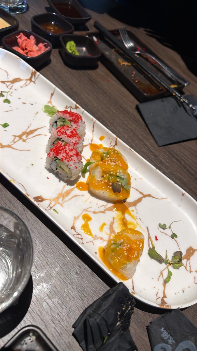 lickmypuh6969's tweet photo. What the fuck did Eli order #wtfisthat https://t.co/qoLs4ZDYdC