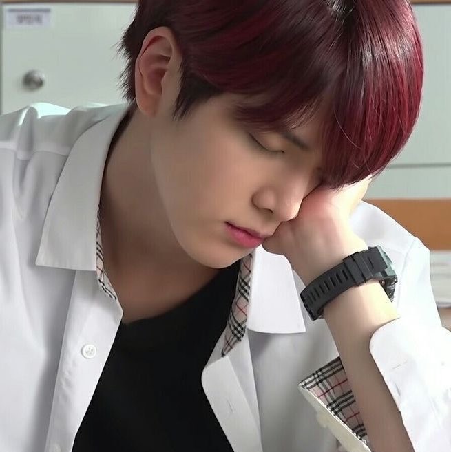 tteokgukiee's tweet photo. 안녕훈이님? 굉장히 이경우같으시다...... https://t.co/ms8dHwzIg9