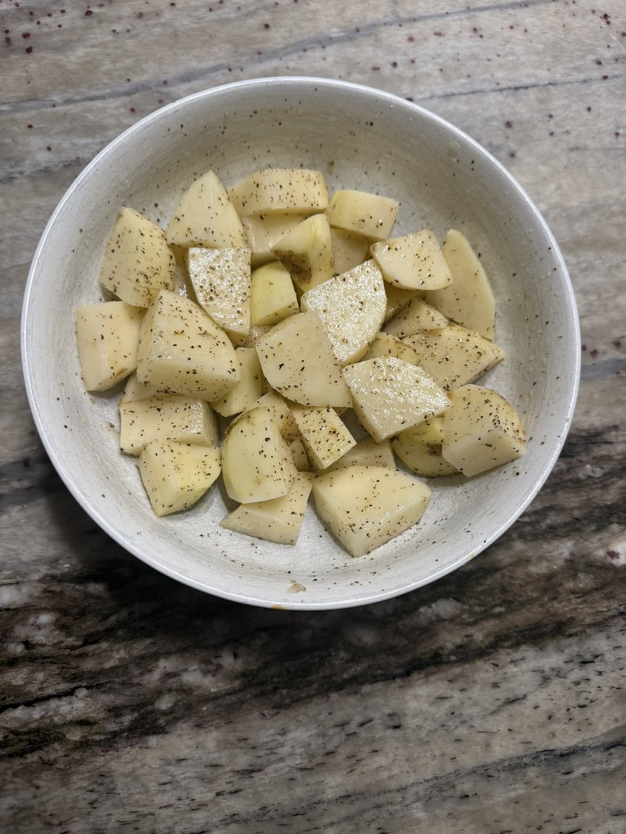 DeanTTraining's tweet photo. You’re going to want to bookmark this one for your next MEAL PREP….

The BEST Air Fried Potatoes you’ve ever had in your life:

(Full Preparation Guide)

Ingredients
• ~450g Potatoes, cut into evenly sized chunks
• Avocado oil spray
• Salt
• Black pepper

Equipment Needed
• Air fryer
• Cutting board
• Knife
• Large bowl

Instructions
1. Preheat your air fryer to 400°F.
1. Wash and cut your potatoes into evenly sized chunks (I like to do them nice and thin now)
3. Add the potatoes to a large bowl. Spray lightly with avocado oil and season with salt and black pepper. Toss thoroughly to evenly coat all pieces.
4. Place the potatoes in the air fryer basket in a single layer (do not overcrowd).
5. Air fry at 400°F for 20 minutes total.
6. Shake the basket or flip the potatoes halfway through (around the 10-minute mark) to ensure even browning.
7. Remove once golden brown and crispy on the outside, soft on the inside.

NOTE: Cooking time may vary depending on potato size, air fryer model, and how crowded the basket is. Check for doneness and adjust time as needed.