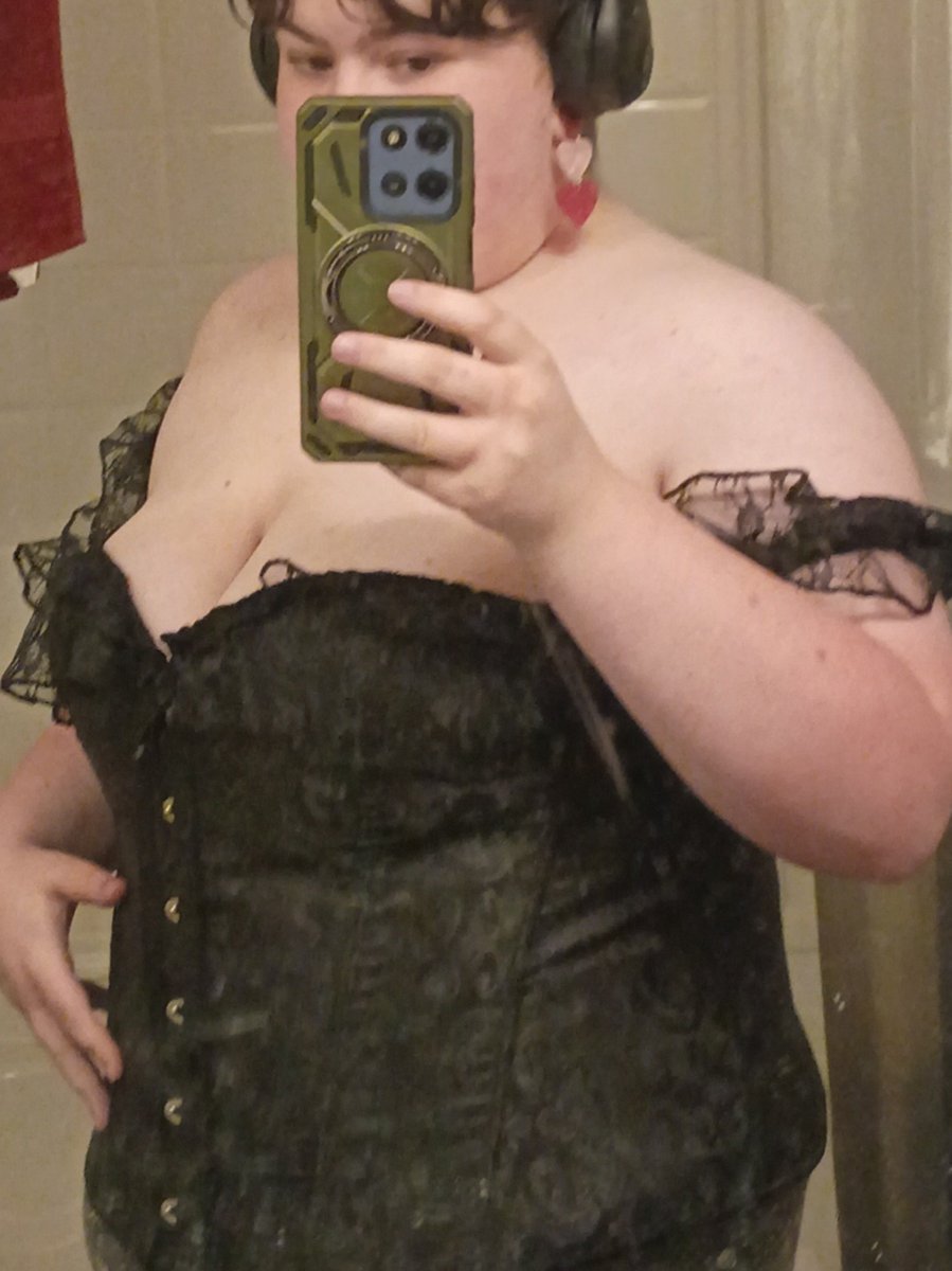 g00nettebrained's tweet photo. Hey everyone, back from another hiatus! Sorry for the wait ;/.
Anyone wanted big tits in a corset? https://t.co/Wcruy7Dw3c
