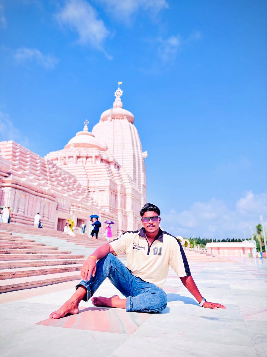 harperwalker22m's tweet photo. Jai Jagannath, Lord of the Universe. https://t.co/EBrHardmr7