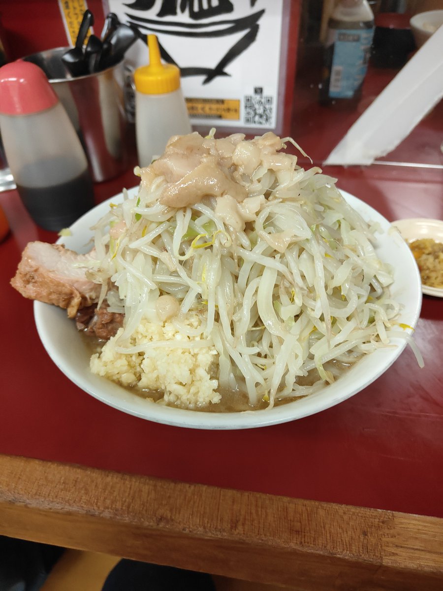 Jiro_of_Zeon's tweet photo. @jirolian ポン酢生玉子
(･∀･).｡oO(ﾅﾆｺﾚうま)

#ラーメン二郎相模大野店

無茶��茶ヽ(ﾟ∀ﾟ)ﾉｳﾏｰ♡

つか、変なアンチバカ客のクチコミとか
なんだそりゃ

(･∀･).｡oO(一番怖い二郎？嘘つけ)

近隣なら毎日通いますわ
やっぱり行ってみないと 

ここもまた同じ味にあらず
2回目も早く行く！ https://t.co/LX8n8H2g9u