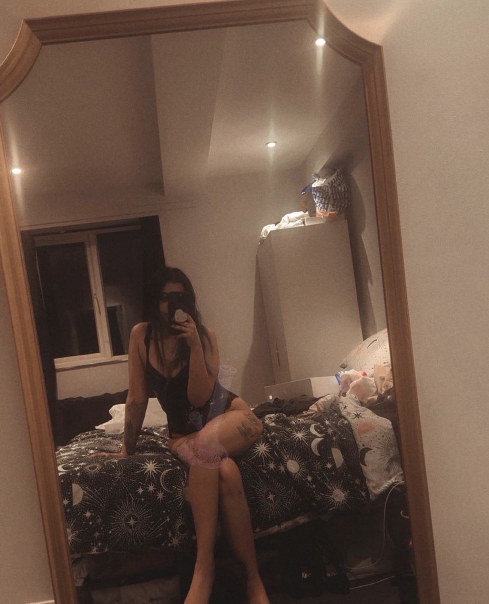 all4keeks's tweet photo. Night night sweetpea, sweet nightmares 💋🖤✨ https://t.co/evBq2RcU7z