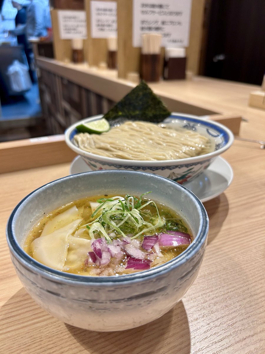 sennotorisk's tweet photo. 極太麺をしっかり締めた
鰹昆布水つけ麺！

パワー系鶏清湯のつけ汁にくぐらせて一心不乱に啜りましょう

茹で前300gありますのでお腹を空かせてお越し下さい♪

東武東上線志木駅東口から徒歩2分

千乃鶏志木店 https://t.co/iQq3HoxL7N