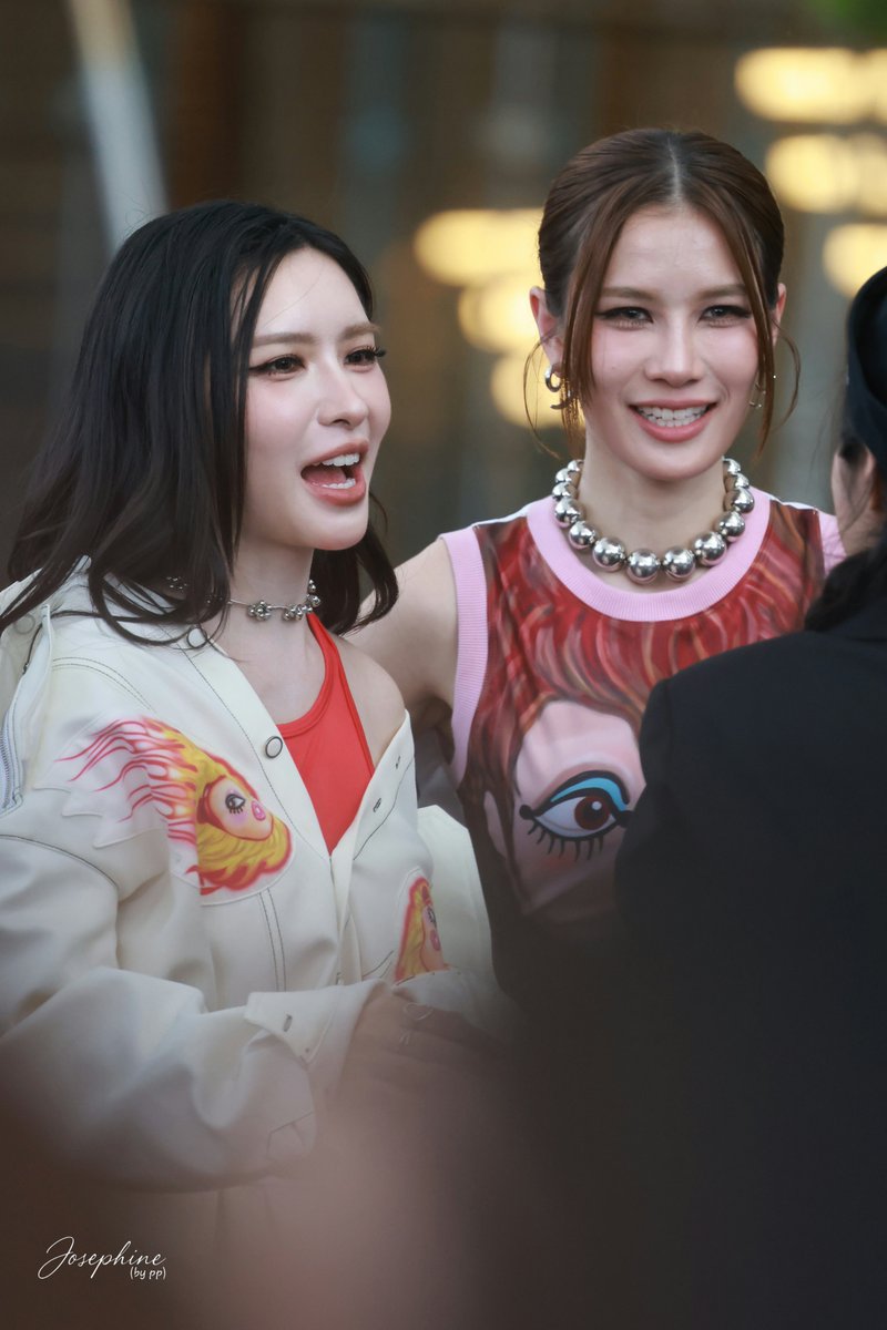 Josephine_sky18's tweet photo. Love is love.🩵🤍 I see love in the way they look at each other.🫶☺️

P.S.: For me, love includes telling the truth / being honest in a good will although you know it hurt a little.🫂

ANDALOOKKAEW ELLE PRESS
#ELLEFashionWeek2026xADLK
#andaanunta
#lookkaewkamollak
#andalookkaew https://t.co/kXvND3cI6R