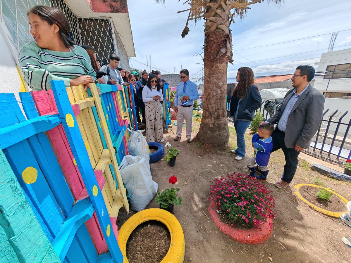 PatronatoSJ's tweet photo. 🌱 #QuitoTeCuida | Hoy entregamos, junto al @FondoAmbientalQ y @humana_ecuador , el tercer Huertito Sensorial en el #QuitoWawas Puengasí 1. Este proyecto, ganador de la XV Convocatoria de Fondos Concursables, acerca la naturaleza a la primera infancia con espacios y experiencias para descubrir y aprender en contacto con el ambiente. 💚

#QuitoRenace