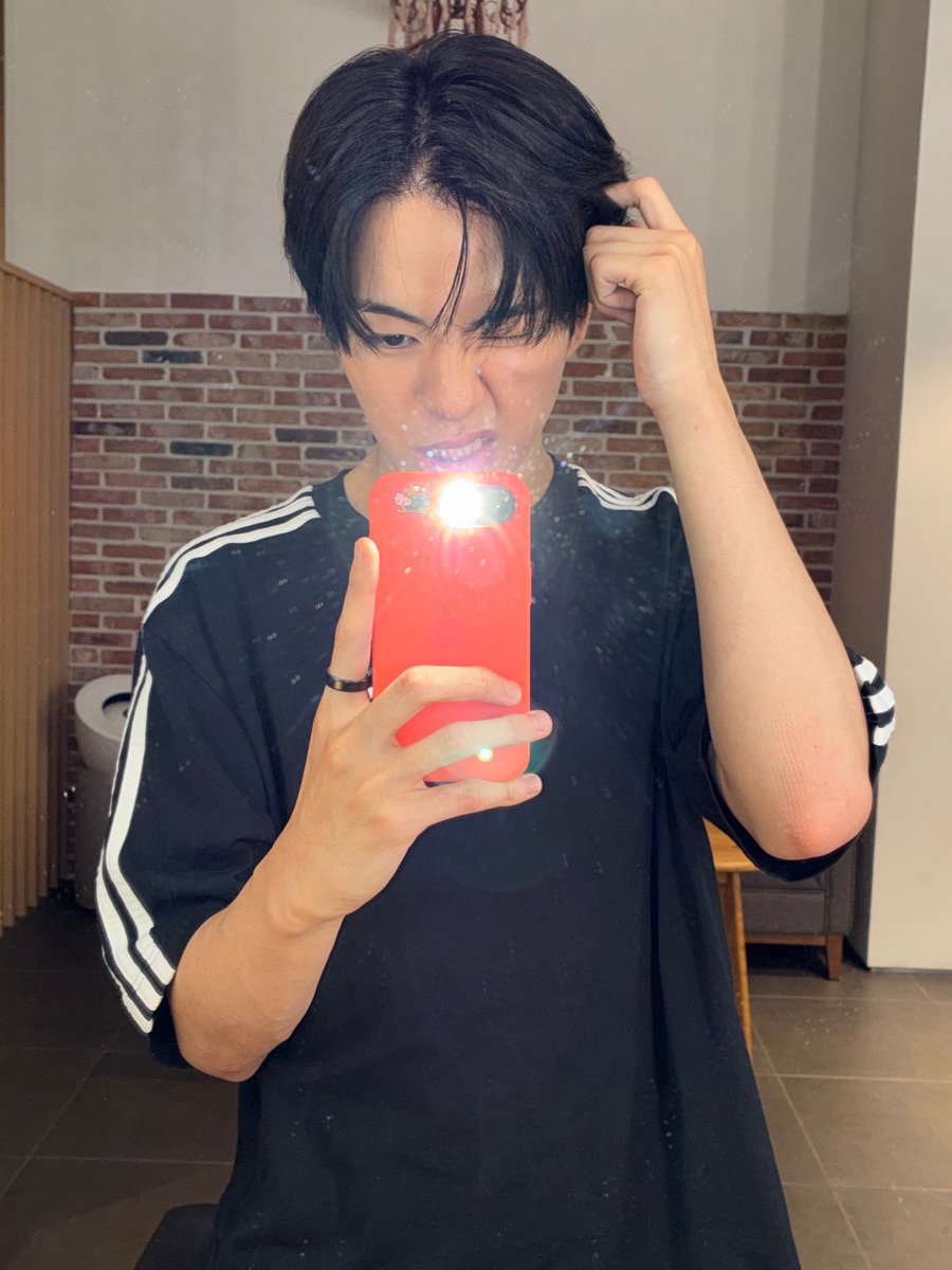 dduoooy's tweet photo. 재혁이 사진 올려줬네💖😭 https://t.co/NutGBi5WQT